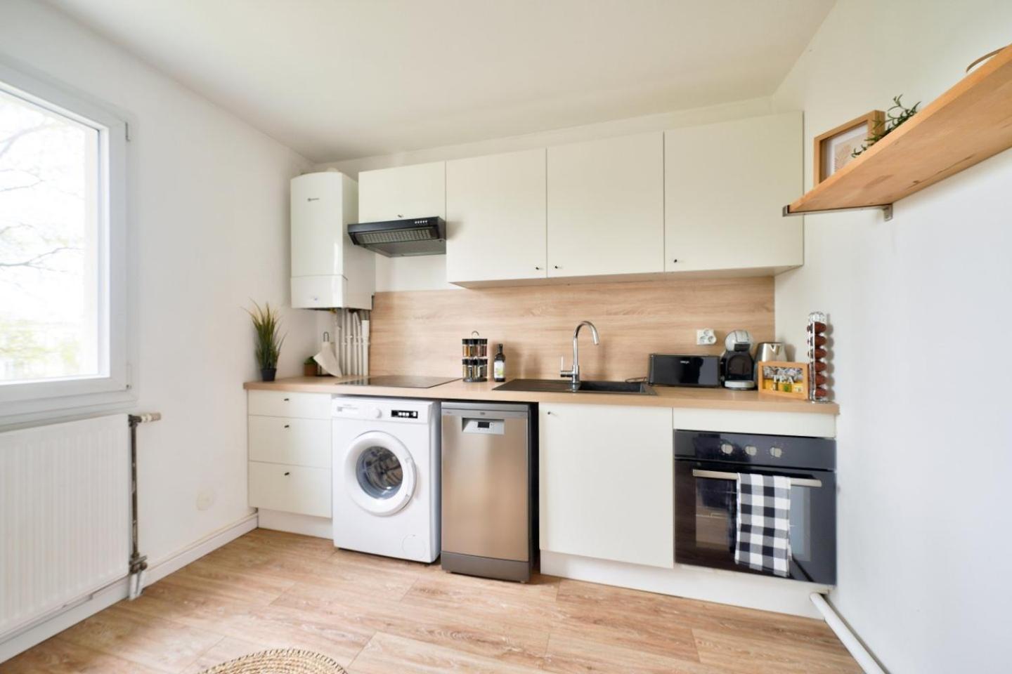 Le Cosy Yellow Appartement Lumineux A 5 Min De La Gare D'Evry Avec Parking Gratuit Courcouronnes Exterior photo